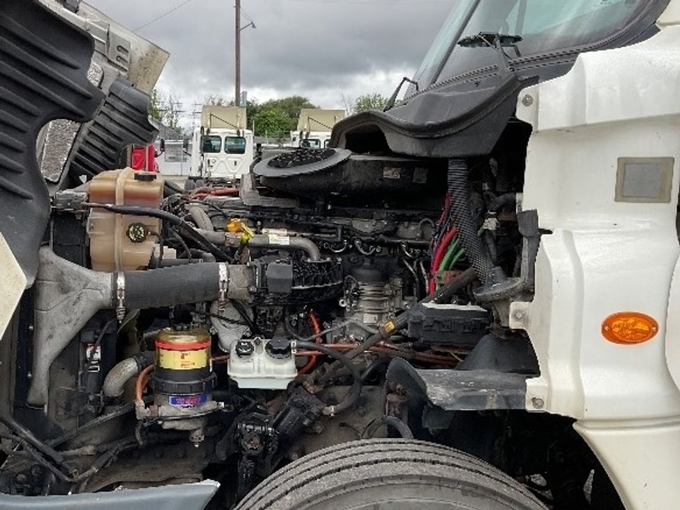 Day Cab Tractor-Heavy Duty Tractors-Freightliner-2018-Cascadia 12564ST-Flint-MI-392,836\n\t\tmiles-$ 41,500 - Image 16