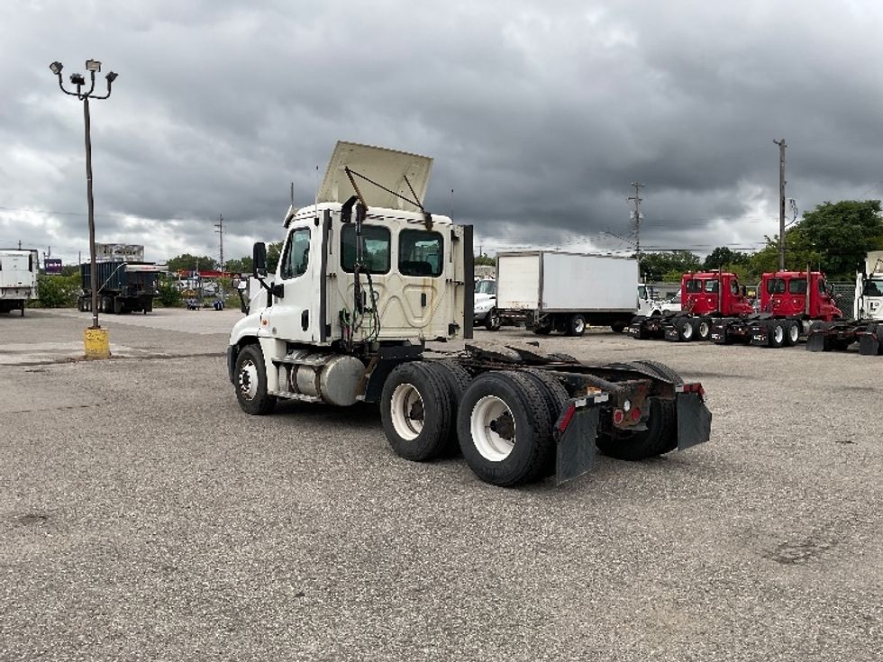Day Cab Tractor-Heavy Duty Tractors-Freightliner-2018-Cascadia 12564ST-Flint-MI-392,836\n\t\tmiles-$ 41,500 - Image 5