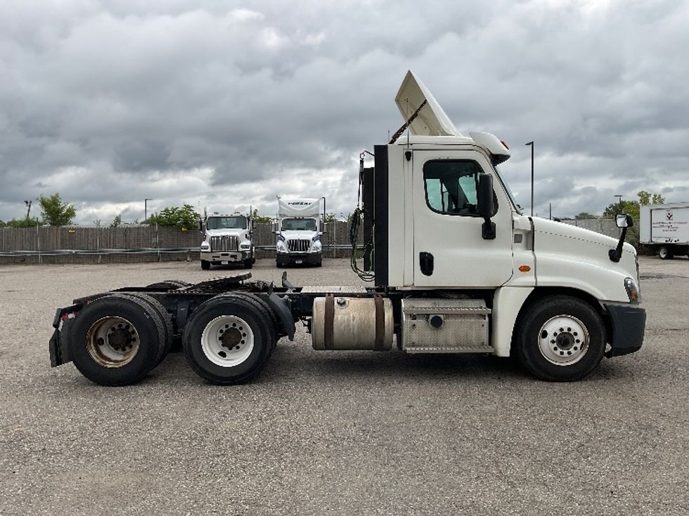 Day Cab Tractor-Heavy Duty Tractors-Freightliner-2018-Cascadia 12564ST-Flint-MI-392,836\n\t\tmiles-$ 41,500 - Image 8