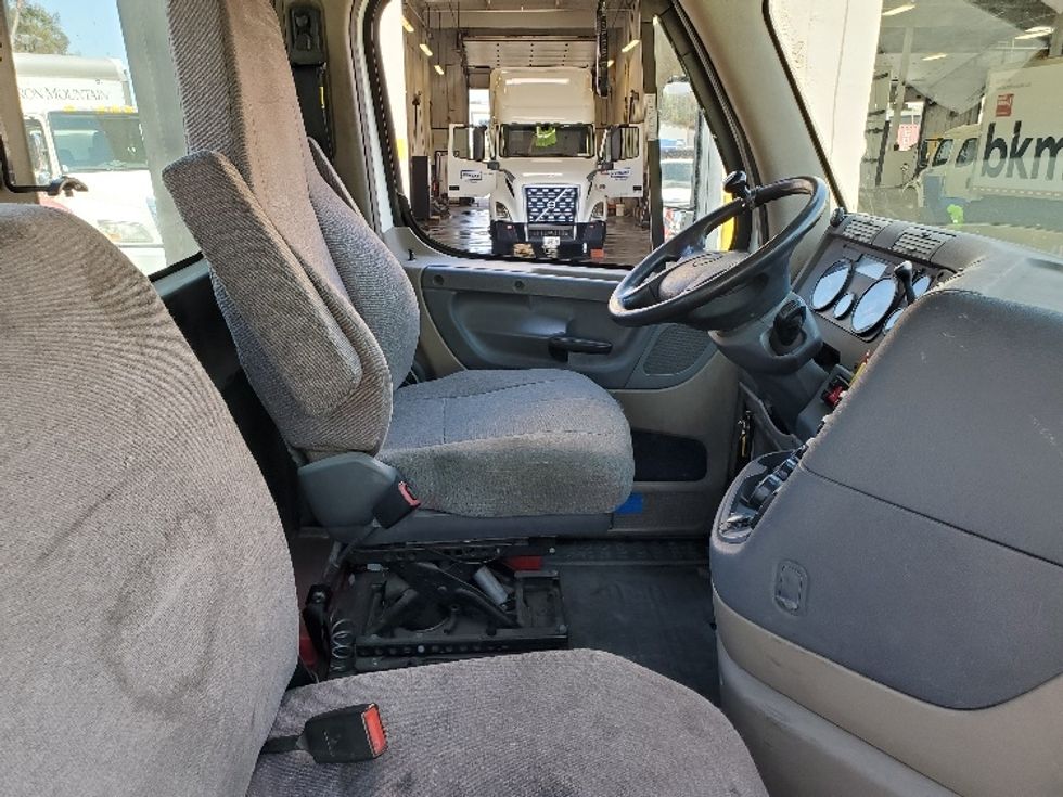 Day Cab Tractor-Heavy Duty Tractors-Freightliner-2018-Cascadia 12564ST-Fontana-CA-252,629\n\t\tmiles-$ 56,500 - Image 14