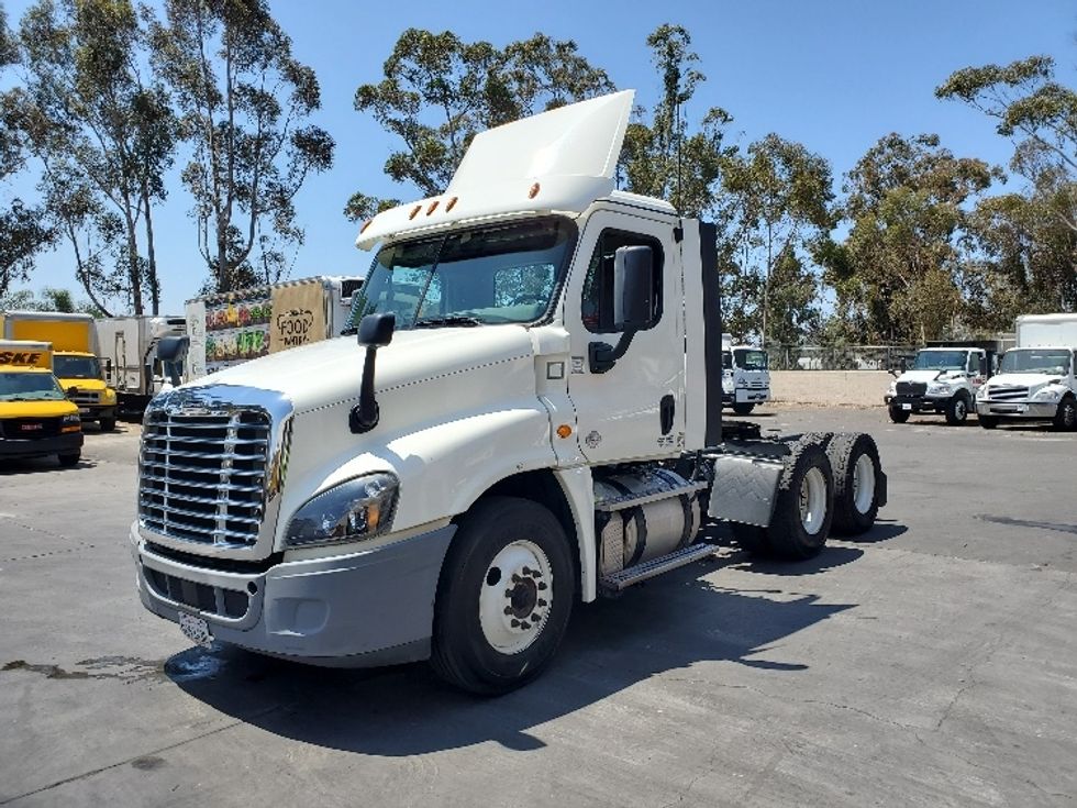 Day Cab Tractor-Heavy Duty Tractors-Freightliner-2018-Cascadia 12564ST-Fontana-CA-252,629\n\t\tmiles-$ 56,500 - Image 3