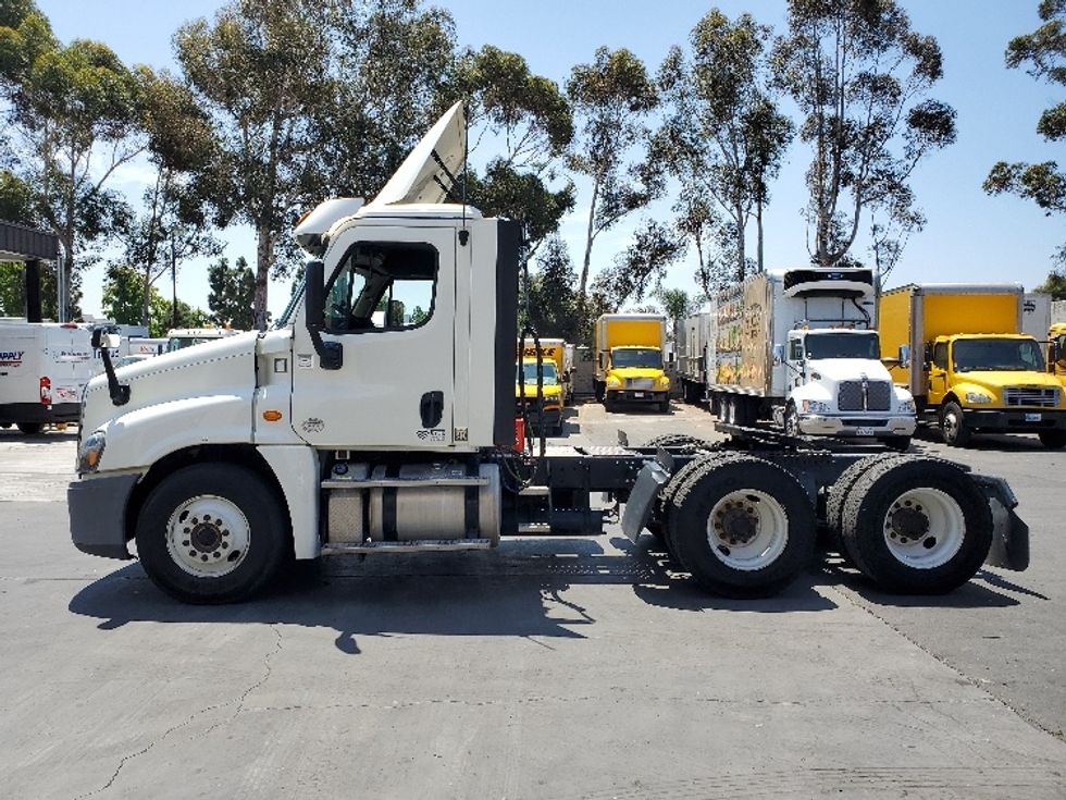 Day Cab Tractor-Heavy Duty Tractors-Freightliner-2018-Cascadia 12564ST-Fontana-CA-252,629\n\t\tmiles-$ 56,500 - Image 4