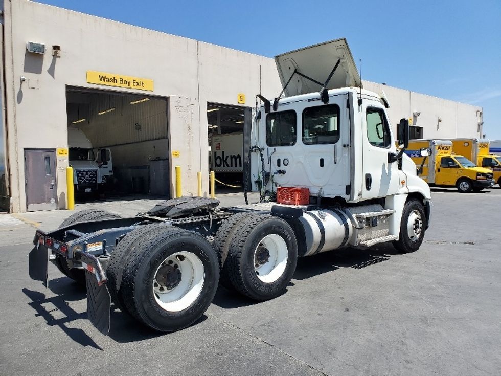 Day Cab Tractor-Heavy Duty Tractors-Freightliner-2018-Cascadia 12564ST-Fontana-CA-252,629\n\t\tmiles-$ 56,500 - Image 7
