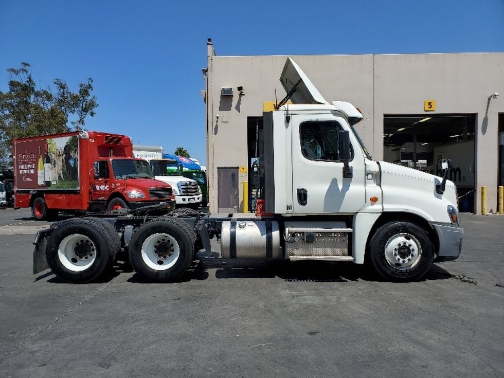 Day Cab Tractor-Heavy Duty Tractors-Freightliner-2018-Cascadia 12564ST-Fontana-CA-252,629\n\t\tmiles-$ 56,500 - Image 8