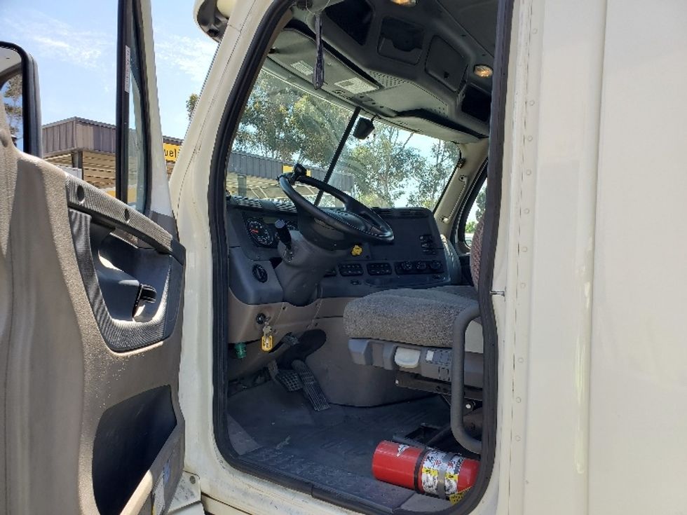Day Cab Tractor-Heavy Duty Tractors-Freightliner-2018-Cascadia 12564ST-Fontana-CA-252,629\n\t\tmiles-$ 56,500 - Image 9