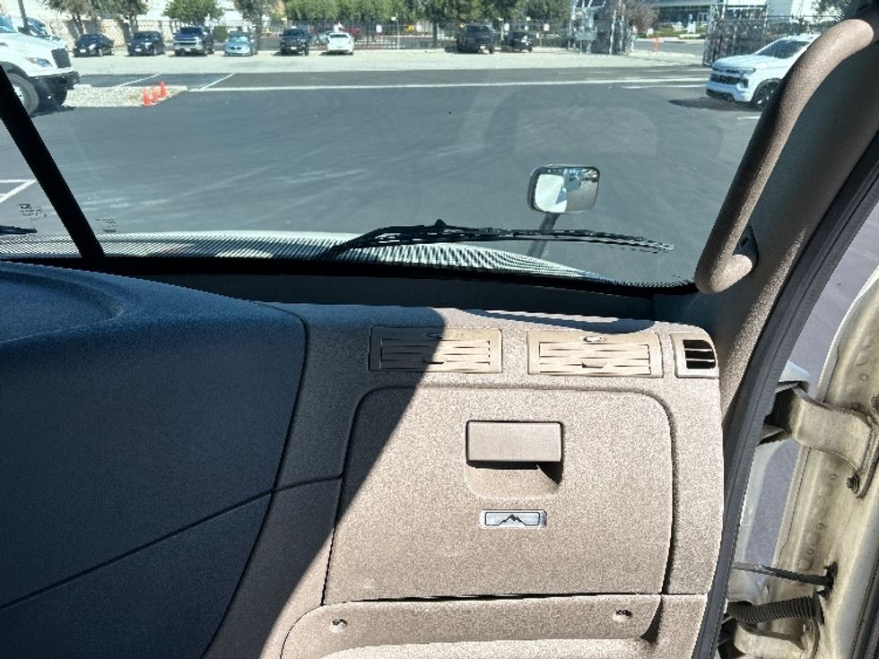 Day Cab Tractor-Heavy Duty Tractors-Freightliner-2018-Cascadia 12564ST-Fontana-CA-301,197\n\t\tmiles-$ 37,000 - Image 13