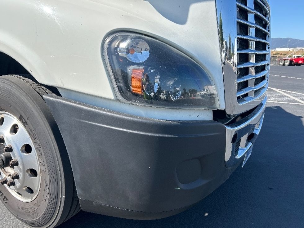 Day Cab Tractor-Heavy Duty Tractors-Freightliner-2018-Cascadia 12564ST-Fontana-CA-301,197\n\t\tmiles-$ 37,000 - Image 18