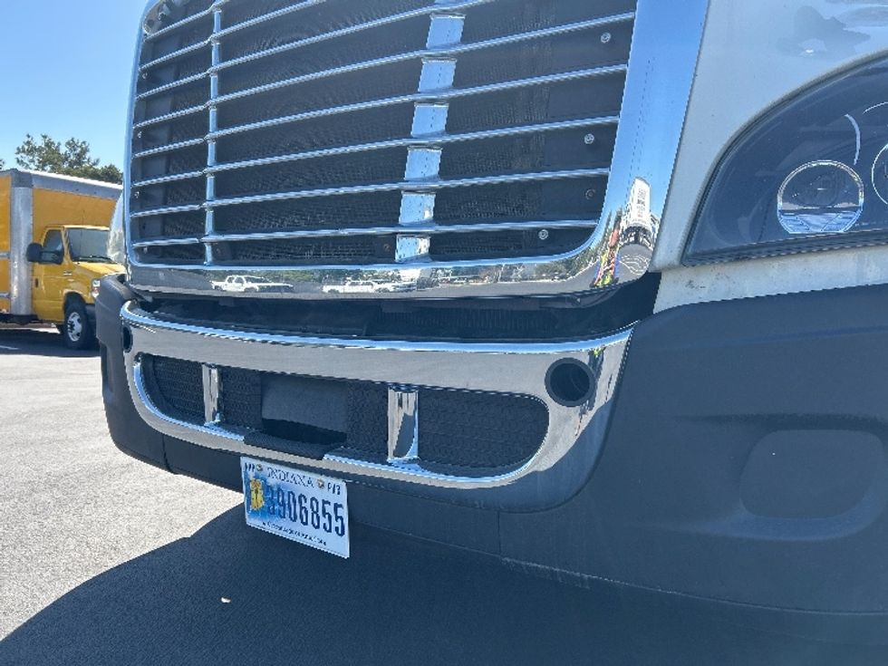 Day Cab Tractor-Heavy Duty Tractors-Freightliner-2018-Cascadia 12564ST-Fontana-CA-301,197\n\t\tmiles-$ 37,000 - Image 19