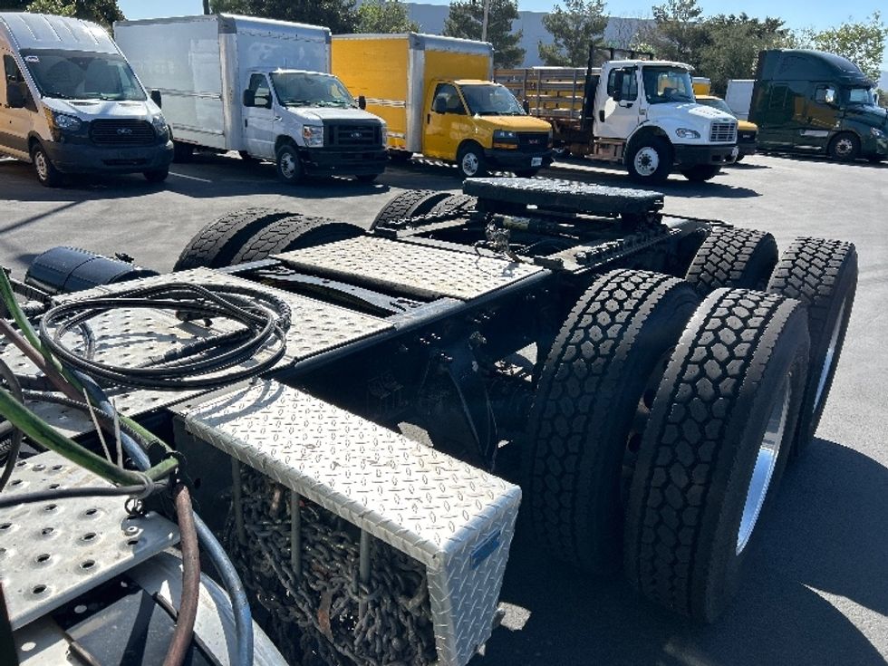 Day Cab Tractor-Heavy Duty Tractors-Freightliner-2018-Cascadia 12564ST-Fontana-CA-301,197\n\t\tmiles-$ 37,000 - Image 21