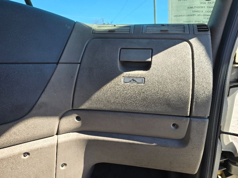 Day Cab Tractor-Heavy Duty Tractors-Freightliner-2018-Cascadia 12564ST-Forest Park-GA-368,793\n\t\tmiles-$ 40,500 - Image 13