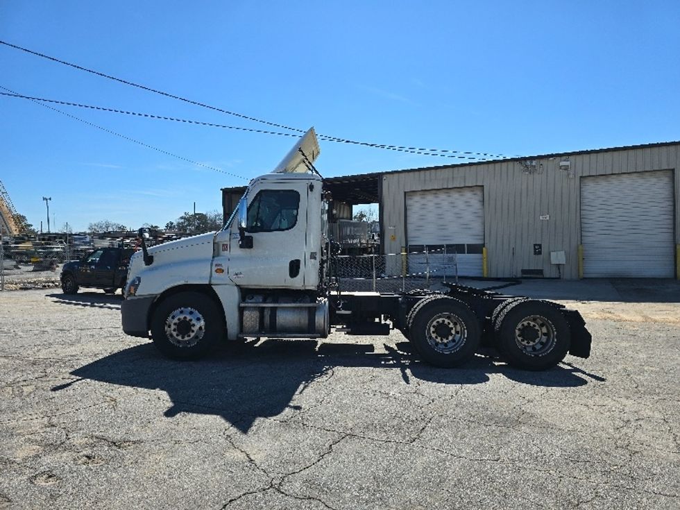 Day Cab Tractor-Heavy Duty Tractors-Freightliner-2018-Cascadia 12564ST-Forest Park-GA-368,793\n\t\tmiles-$ 40,500 - Image 4