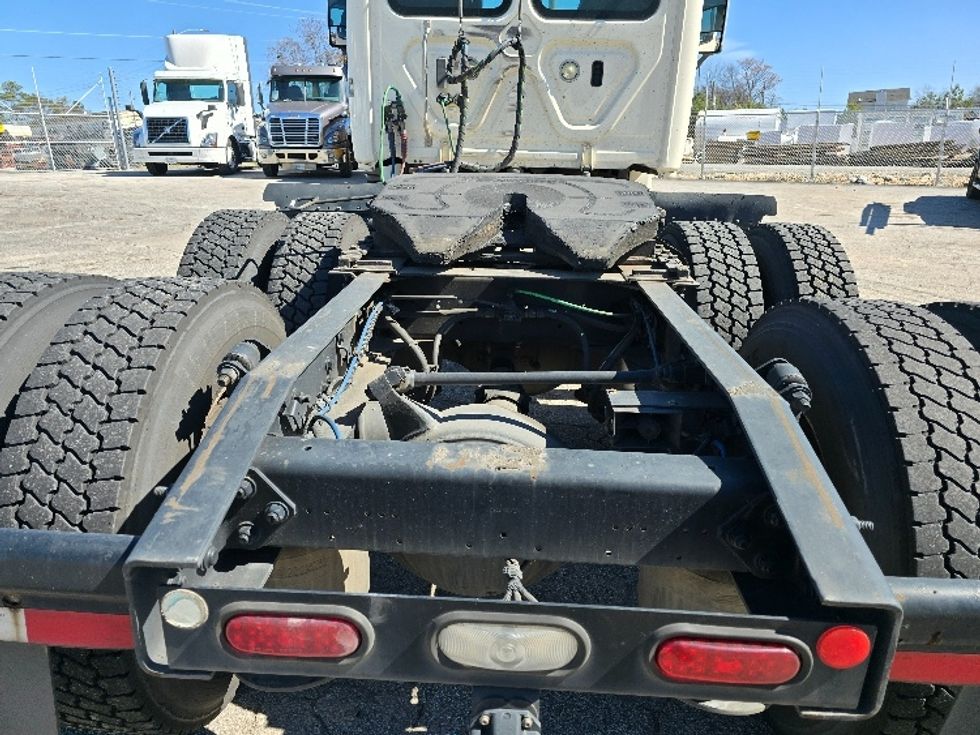 Day Cab Tractor-Heavy Duty Tractors-Freightliner-2018-Cascadia 12564ST-Forest Park-GA-368,793\n\t\tmiles-$ 40,500 - Image 6