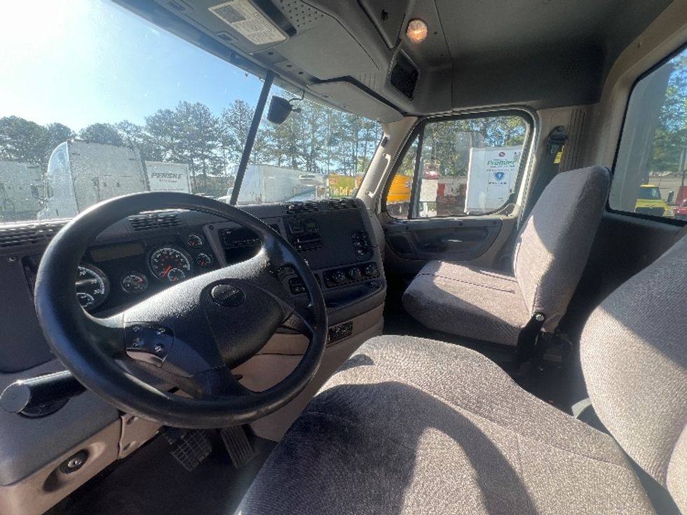 Day Cab Tractor-Heavy Duty Tractors-Freightliner-2018-Cascadia 12564ST-Forest Park-GA-380,367\n\t\tmiles-$ 46,750 - Image 10