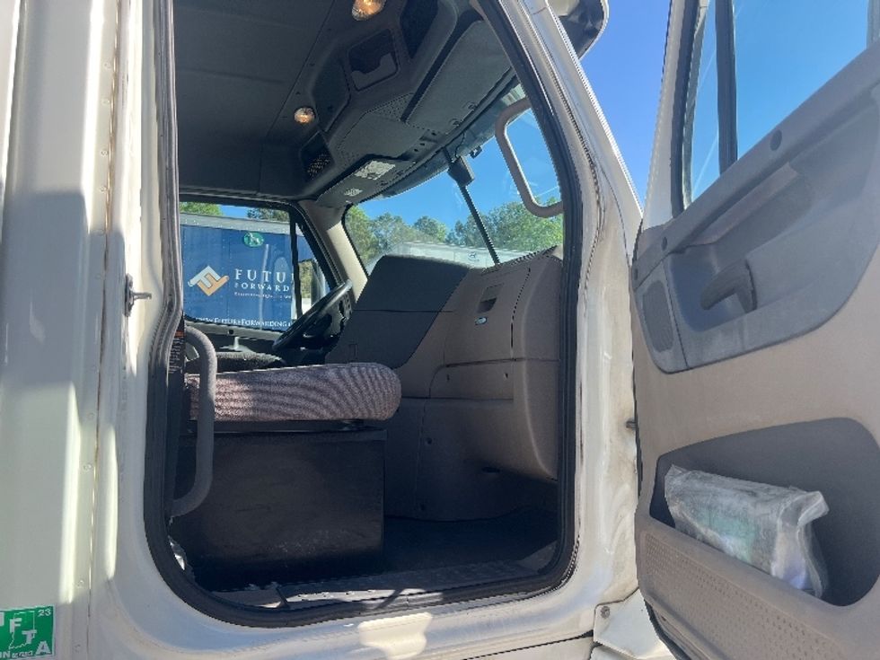 Day Cab Tractor-Heavy Duty Tractors-Freightliner-2018-Cascadia 12564ST-Forest Park-GA-380,367\n\t\tmiles-$ 46,750 - Image 12