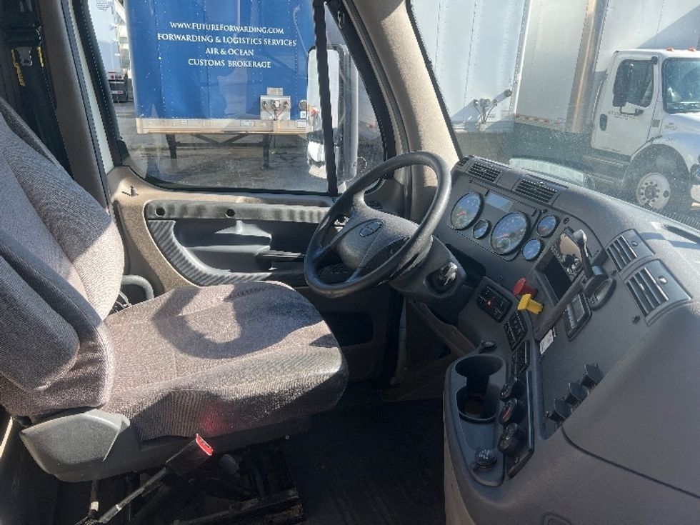 Day Cab Tractor-Heavy Duty Tractors-Freightliner-2018-Cascadia 12564ST-Forest Park-GA-380,367\n\t\tmiles-$ 46,750 - Image 14