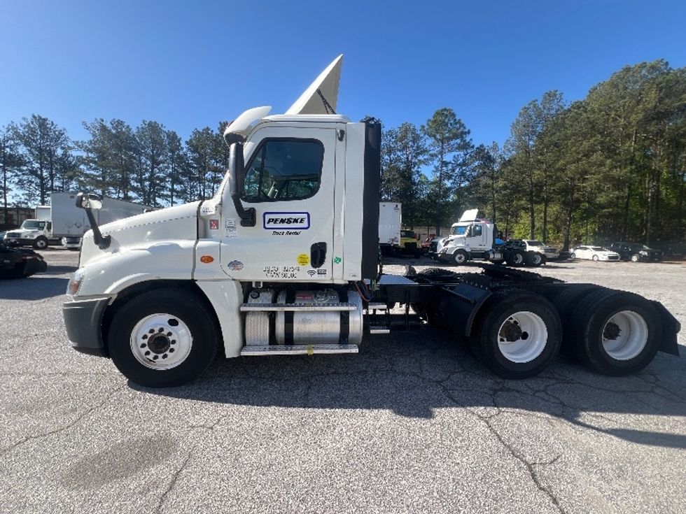 Day Cab Tractor-Heavy Duty Tractors-Freightliner-2018-Cascadia 12564ST-Forest Park-GA-380,367\n\t\tmiles-$ 46,750 - Image 4