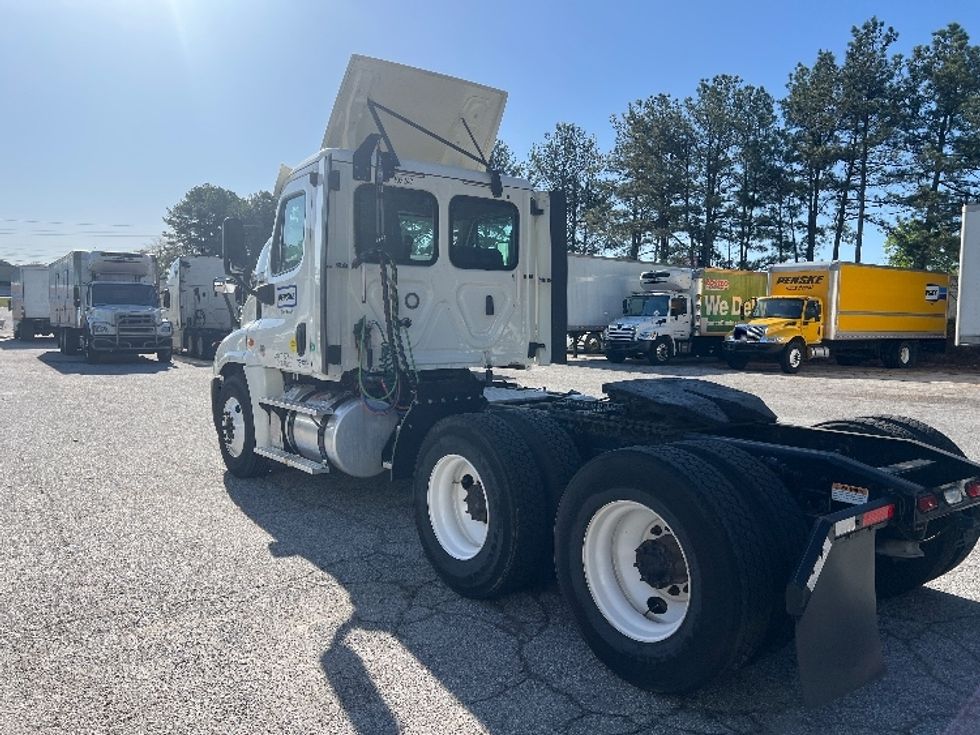 Day Cab Tractor-Heavy Duty Tractors-Freightliner-2018-Cascadia 12564ST-Forest Park-GA-380,367\n\t\tmiles-$ 46,750 - Image 5