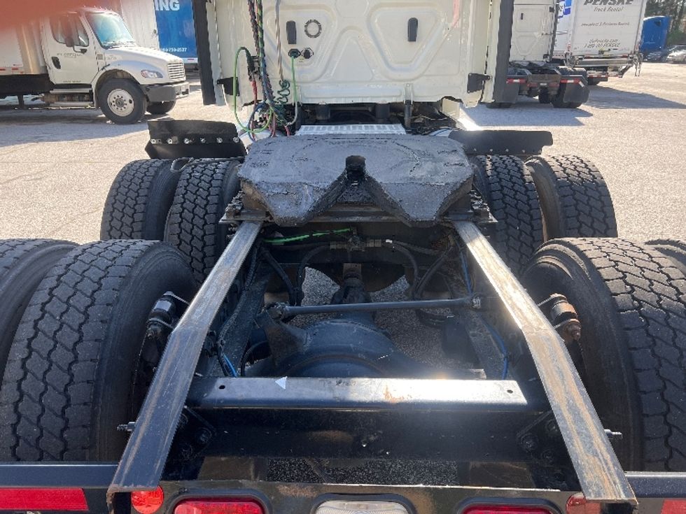 Day Cab Tractor-Heavy Duty Tractors-Freightliner-2018-Cascadia 12564ST-Forest Park-GA-380,367\n\t\tmiles-$ 46,750 - Image 6