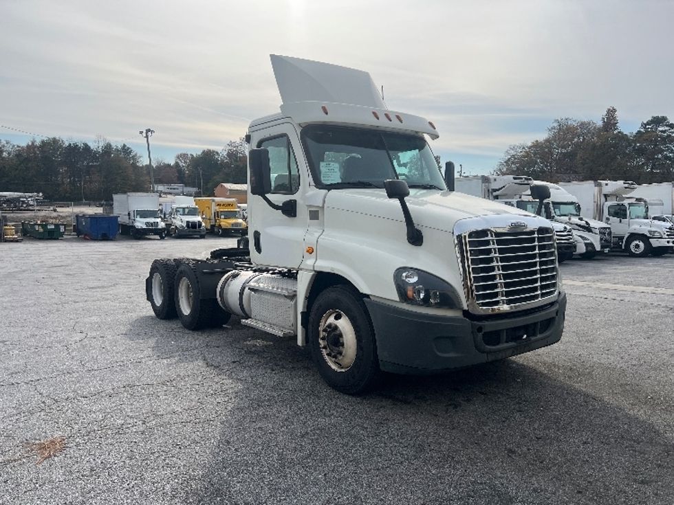 Day Cab Tractor-Heavy Duty Tractors-Freightliner-2018-Cascadia 12564ST-Forest Park-GA-415,598\n\t\tmiles-$ 39,000 - Image 1