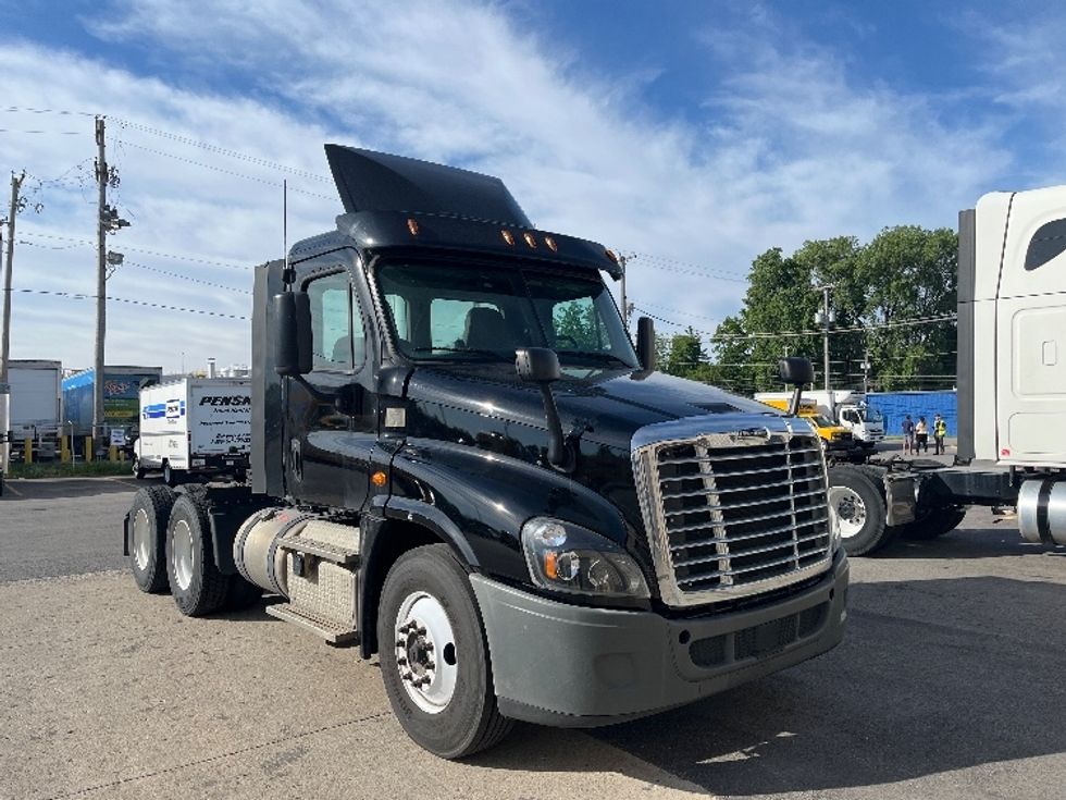 Day Cab Tractor-Heavy Duty Tractors-Freightliner-2018-Cascadia 12564ST-Fort Wayne-IN-306,235\n\t\tmiles-$ 48,000 - Image 1