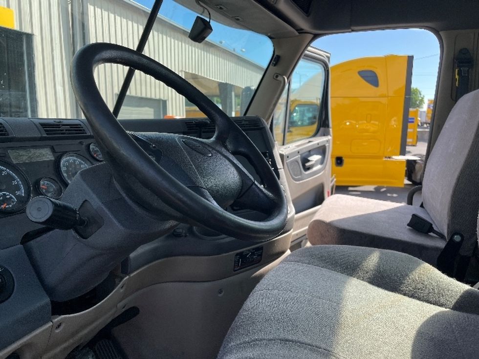 Day Cab Tractor-Heavy Duty Tractors-Freightliner-2018-Cascadia 12564ST-Fort Wayne-IN-306,235\n\t\tmiles-$ 48,000 - Image 10