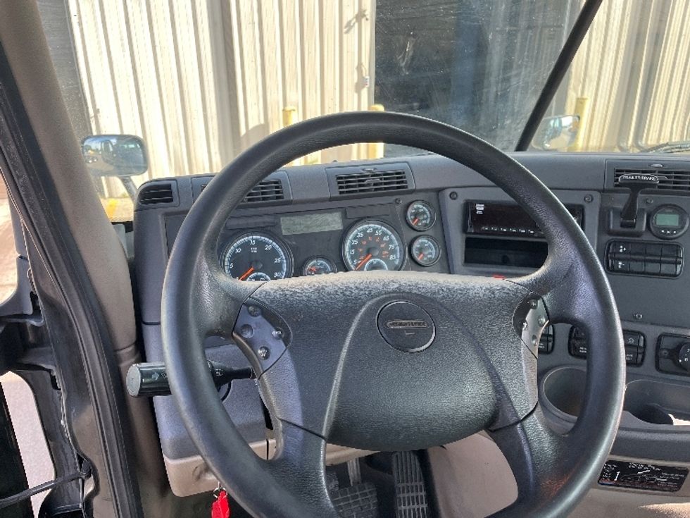 Day Cab Tractor-Heavy Duty Tractors-Freightliner-2018-Cascadia 12564ST-Fort Wayne-IN-306,235\n\t\tmiles-$ 48,000 - Image 11