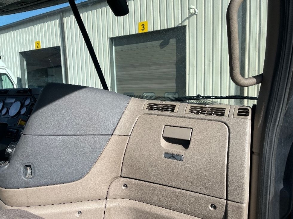 Day Cab Tractor-Heavy Duty Tractors-Freightliner-2018-Cascadia 12564ST-Fort Wayne-IN-306,235\n\t\tmiles-$ 48,000 - Image 13