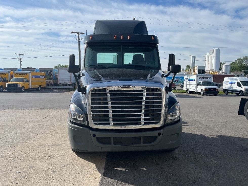 Day Cab Tractor-Heavy Duty Tractors-Freightliner-2018-Cascadia 12564ST-Fort Wayne-IN-306,235\n\t\tmiles-$ 48,000 - Image 2