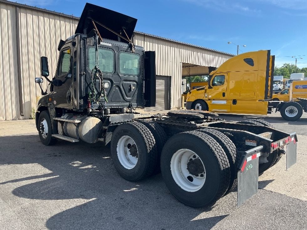 Day Cab Tractor-Heavy Duty Tractors-Freightliner-2018-Cascadia 12564ST-Fort Wayne-IN-306,235\n\t\tmiles-$ 48,000 - Image 5
