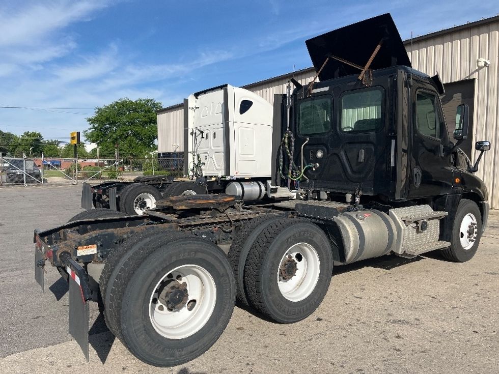 Day Cab Tractor-Heavy Duty Tractors-Freightliner-2018-Cascadia 12564ST-Fort Wayne-IN-306,235\n\t\tmiles-$ 48,000 - Image 7