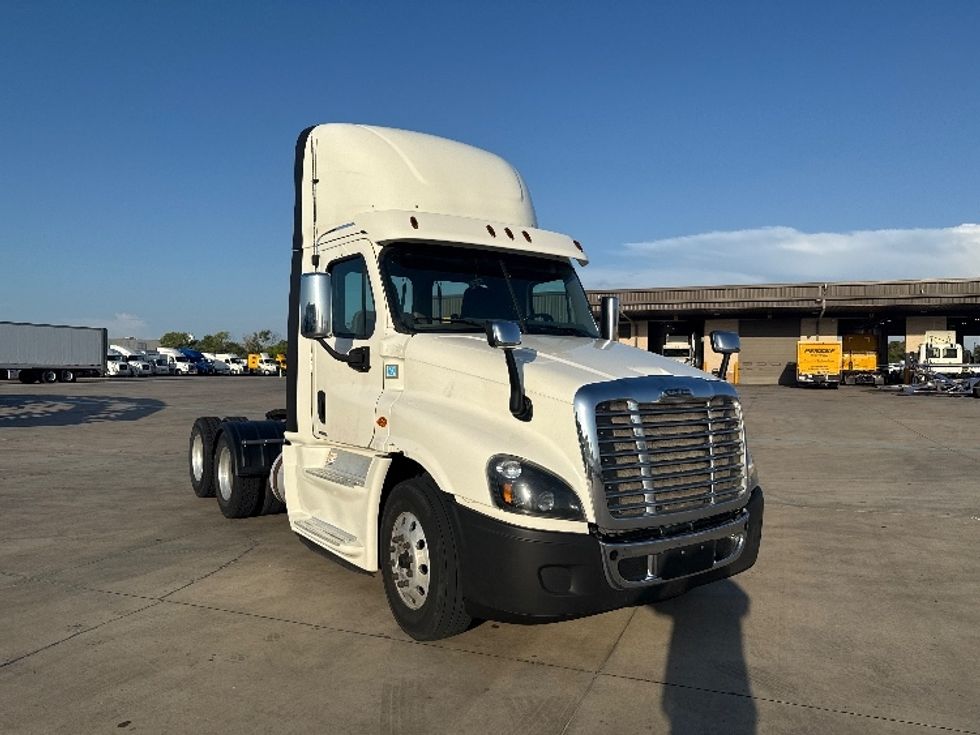 Day Cab Tractor-Heavy Duty Tractors-Freightliner-2018-Cascadia 12564ST-Fort Worth-TX-542,914\n\t\tmiles-$ 34,500 - Image 1