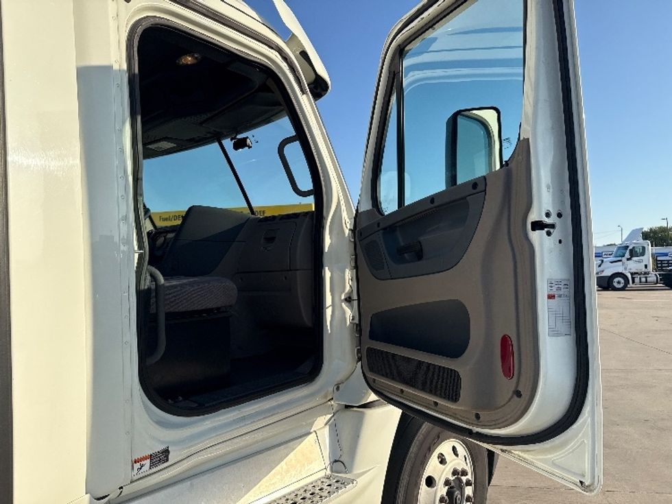 Day Cab Tractor-Heavy Duty Tractors-Freightliner-2018-Cascadia 12564ST-Fort Worth-TX-542,914\n\t\tmiles-$ 34,500 - Image 12