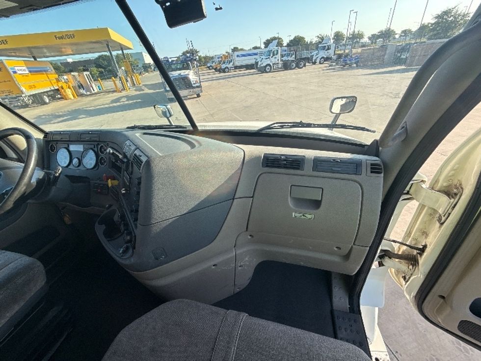 Day Cab Tractor-Heavy Duty Tractors-Freightliner-2018-Cascadia 12564ST-Fort Worth-TX-542,914\n\t\tmiles-$ 34,500 - Image 13