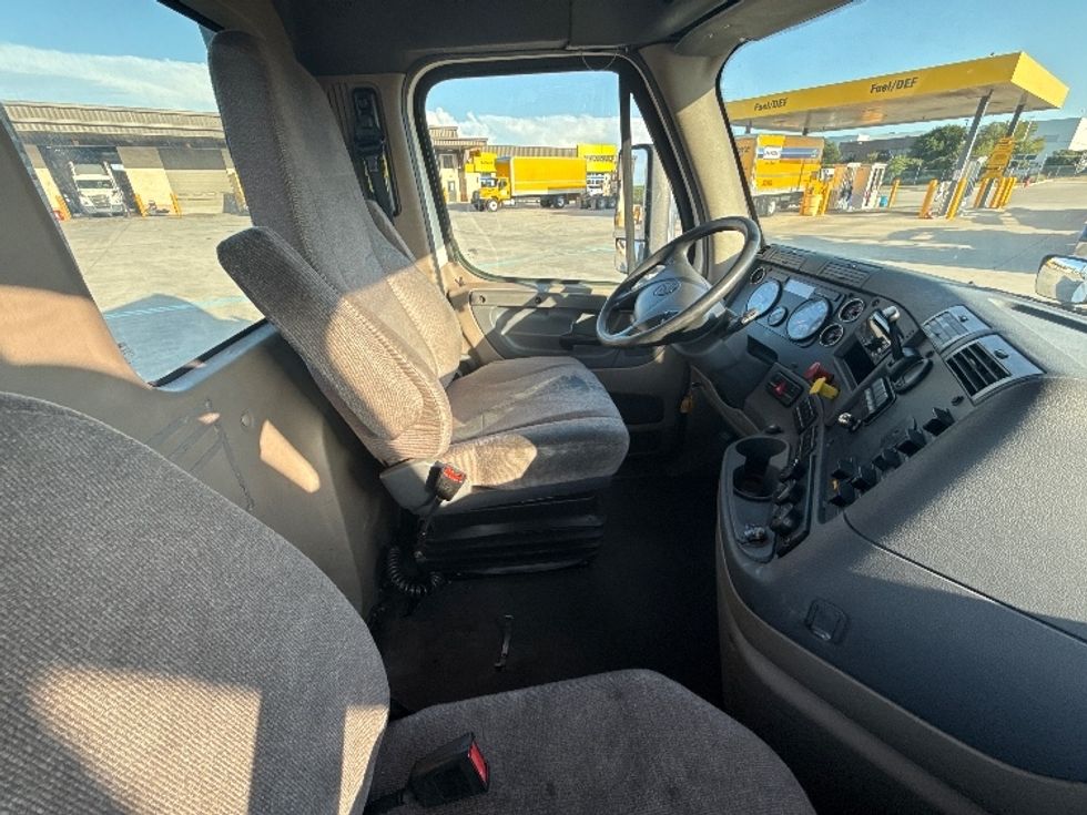 Day Cab Tractor-Heavy Duty Tractors-Freightliner-2018-Cascadia 12564ST-Fort Worth-TX-542,914\n\t\tmiles-$ 34,500 - Image 14