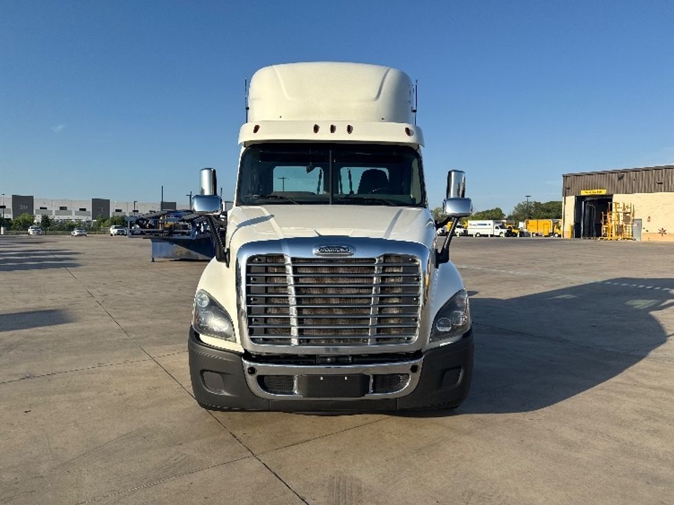 Day Cab Tractor-Heavy Duty Tractors-Freightliner-2018-Cascadia 12564ST-Fort Worth-TX-542,914\n\t\tmiles-$ 34,500 - Image 2