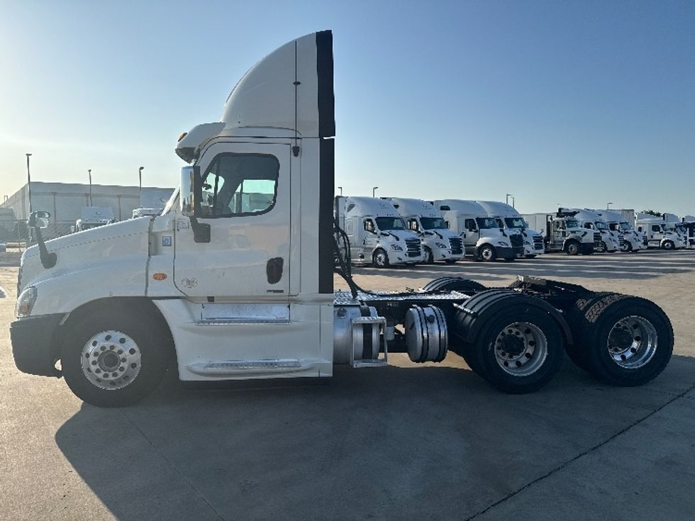 Day Cab Tractor-Heavy Duty Tractors-Freightliner-2018-Cascadia 12564ST-Fort Worth-TX-542,914\n\t\tmiles-$ 34,500 - Image 4