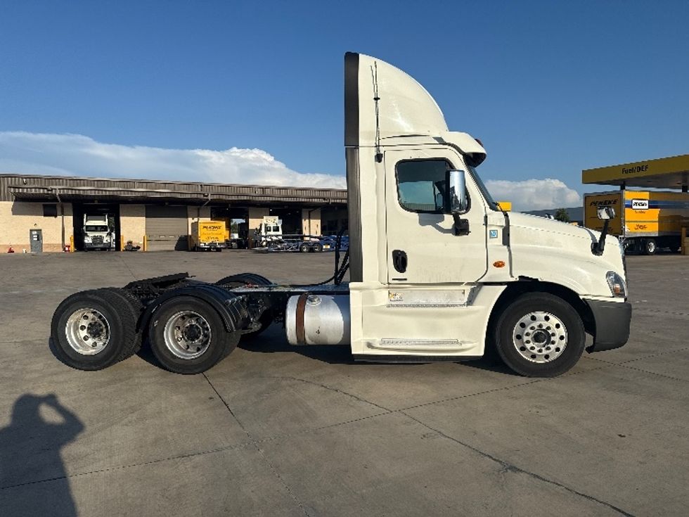 Day Cab Tractor-Heavy Duty Tractors-Freightliner-2018-Cascadia 12564ST-Fort Worth-TX-542,914\n\t\tmiles-$ 34,500 - Image 8