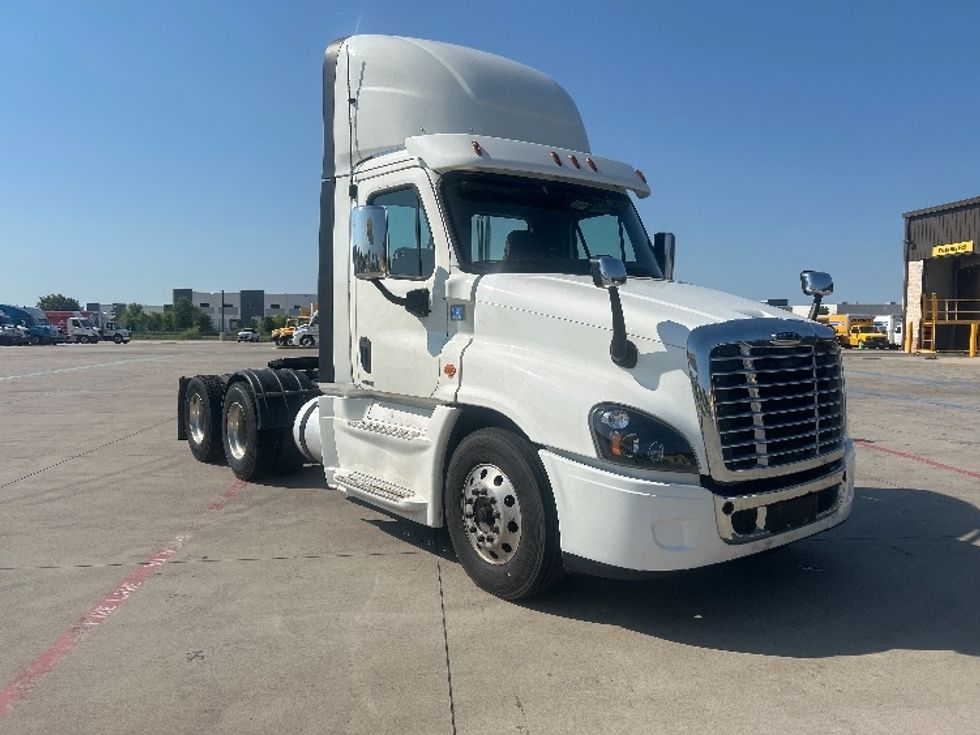Day Cab Tractor-Heavy Duty Tractors-Freightliner-2018-Cascadia 12564ST-Fort Worth-TX-570,108\n\t\tmiles-$ 32,500 - Image 1