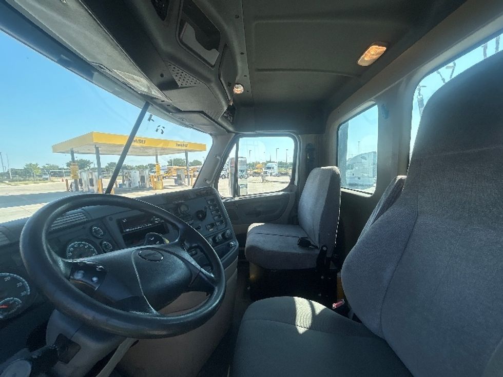 Day Cab Tractor-Heavy Duty Tractors-Freightliner-2018-Cascadia 12564ST-Fort Worth-TX-570,108\n\t\tmiles-$ 32,500 - Image 10