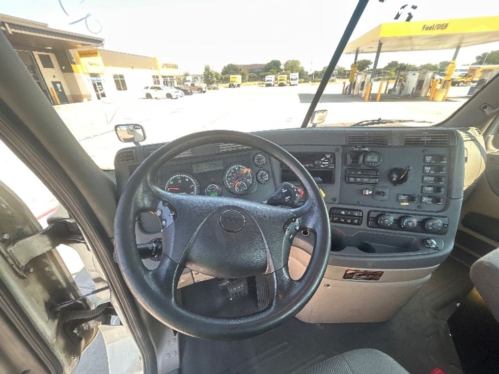 Day Cab Tractor-Heavy Duty Tractors-Freightliner-2018-Cascadia 12564ST-Fort Worth-TX-570,108\n\t\tmiles-$ 32,500 - Image 11