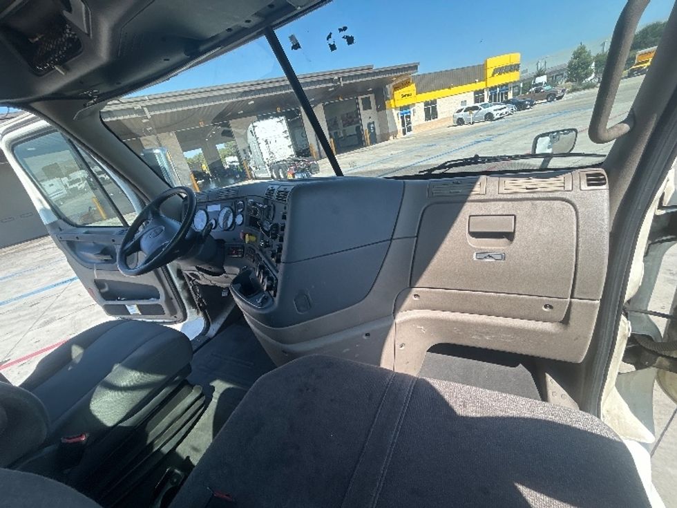 Day Cab Tractor-Heavy Duty Tractors-Freightliner-2018-Cascadia 12564ST-Fort Worth-TX-570,108\n\t\tmiles-$ 32,500 - Image 13