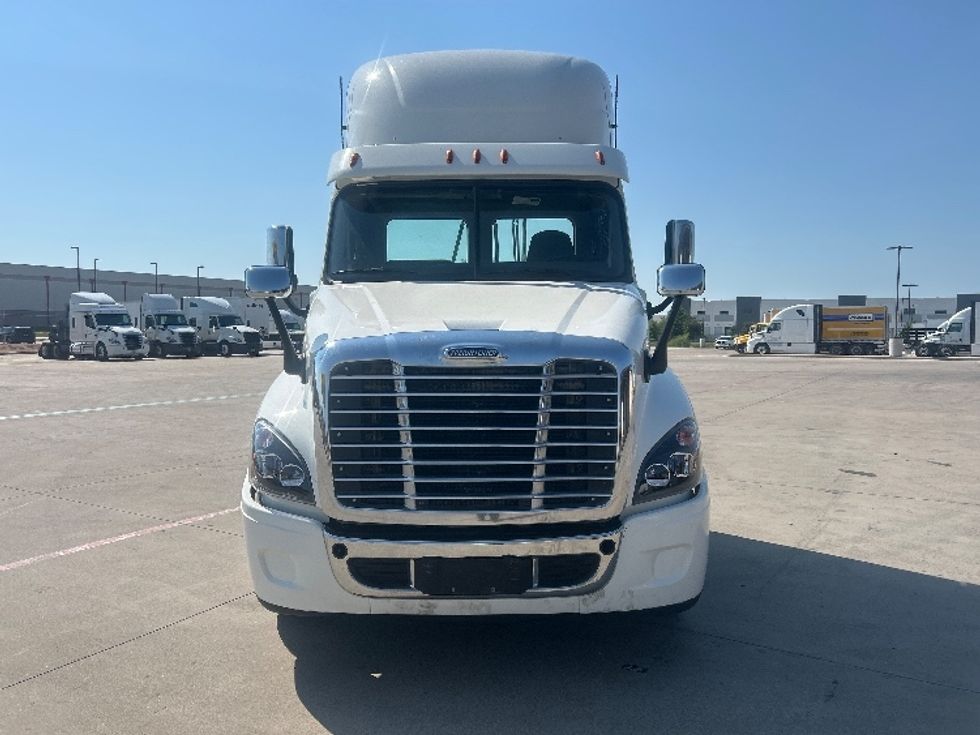 Day Cab Tractor-Heavy Duty Tractors-Freightliner-2018-Cascadia 12564ST-Fort Worth-TX-570,108\n\t\tmiles-$ 32,500 - Image 2