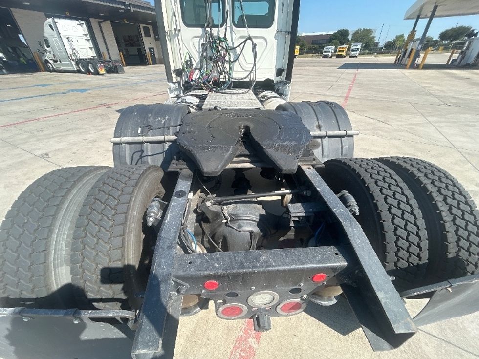 Day Cab Tractor-Heavy Duty Tractors-Freightliner-2018-Cascadia 12564ST-Fort Worth-TX-570,108\n\t\tmiles-$ 32,500 - Image 6