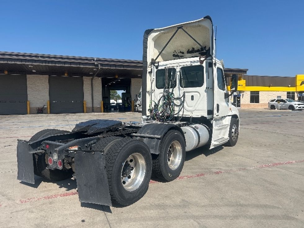 Day Cab Tractor-Heavy Duty Tractors-Freightliner-2018-Cascadia 12564ST-Fort Worth-TX-570,108\n\t\tmiles-$ 32,500 - Image 7