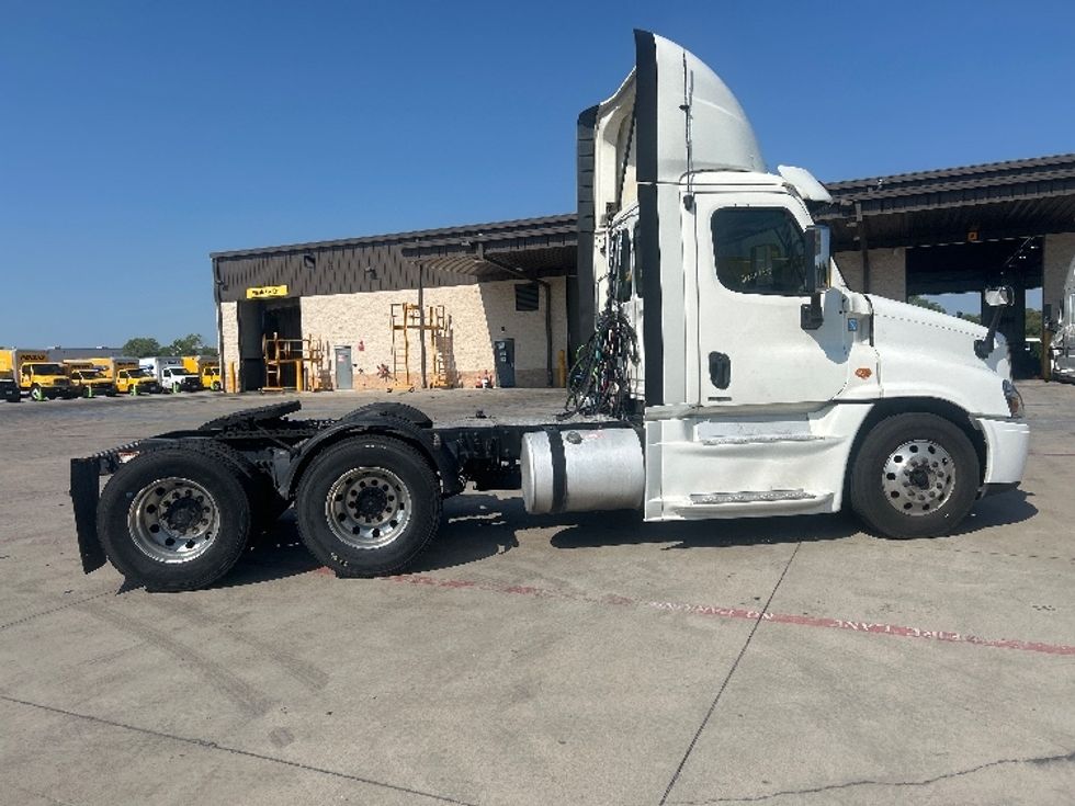 Day Cab Tractor-Heavy Duty Tractors-Freightliner-2018-Cascadia 12564ST-Fort Worth-TX-570,108\n\t\tmiles-$ 32,500 - Image 8