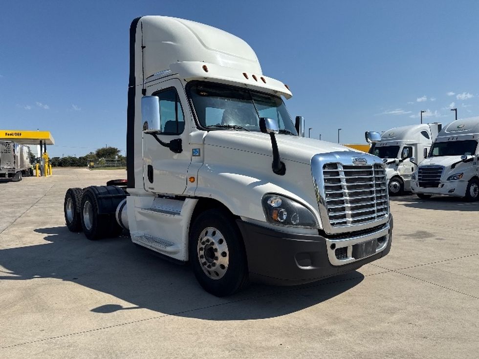 Day Cab Tractor-Heavy Duty Tractors-Freightliner-2018-Cascadia 12564ST-Fort Worth-TX-642,720\n\t\tmiles-$ 25,750 - Image 1