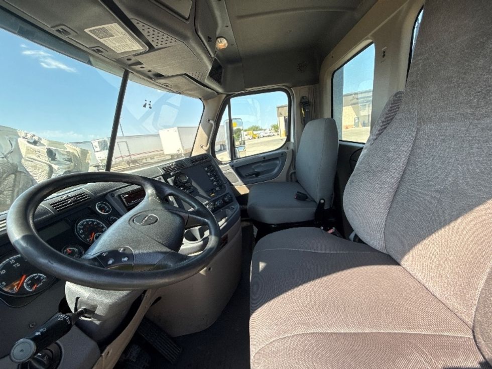 Day Cab Tractor-Heavy Duty Tractors-Freightliner-2018-Cascadia 12564ST-Fort Worth-TX-642,720\n\t\tmiles-$ 25,750 - Image 10