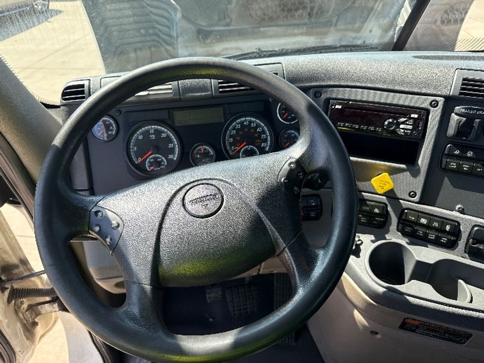 Day Cab Tractor-Heavy Duty Tractors-Freightliner-2018-Cascadia 12564ST-Fort Worth-TX-642,720\n\t\tmiles-$ 25,750 - Image 11