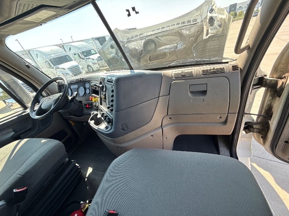 Day Cab Tractor-Heavy Duty Tractors-Freightliner-2018-Cascadia 12564ST-Fort Worth-TX-642,720\n\t\tmiles-$ 25,750 - Image 13