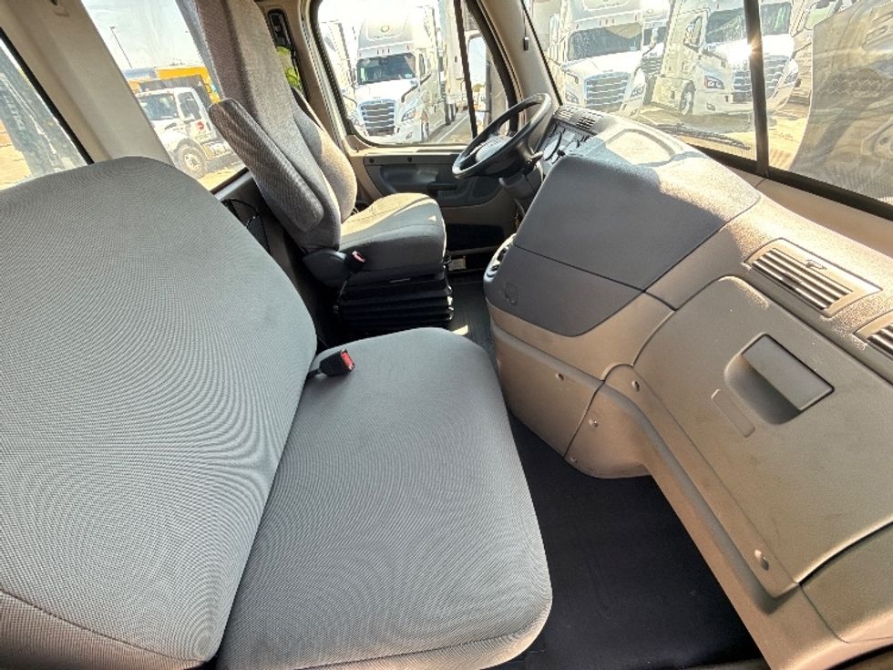Day Cab Tractor-Heavy Duty Tractors-Freightliner-2018-Cascadia 12564ST-Fort Worth-TX-642,720\n\t\tmiles-$ 25,750 - Image 14